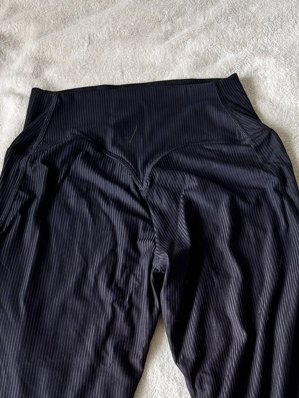 3/25$ - GYMSHARK - Black Leggings - Picture 2 of 3